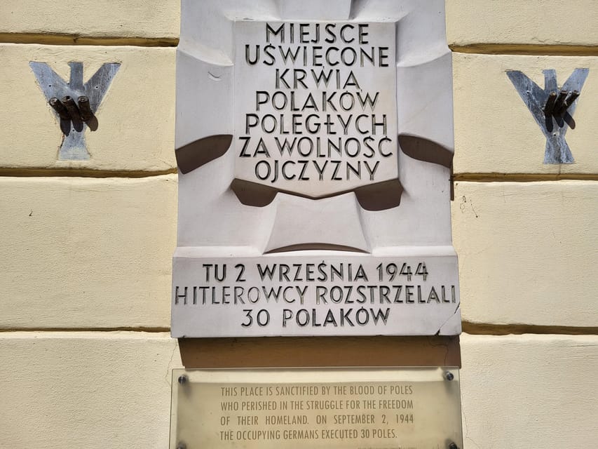 World War 2 in Warsaw walking tour in English - Execution sites and 1944 Warsaw Uprising strongholds