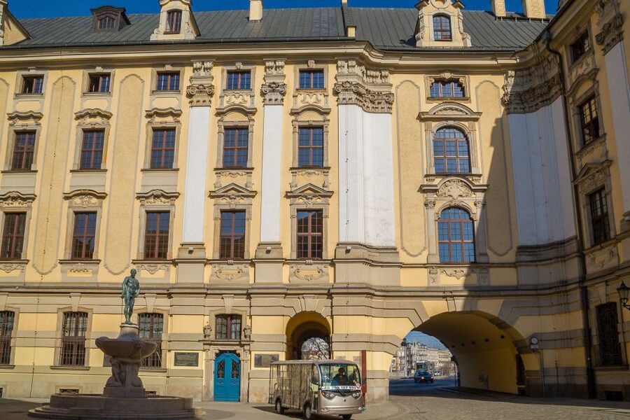 Wroclaw: 2-Hour Private Guided Tour by Electric Car - The best way to see Wroclaw quickly, without wearing yourself out