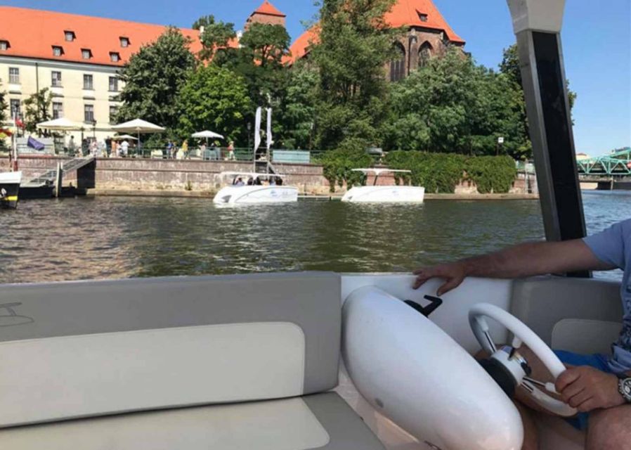 Wroclaw: City Walk and Cruise by Luxury Solar Catamaran - Who should book this Wroclaw city walk and cruise