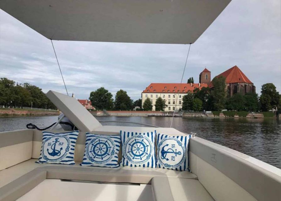 Wroclaw: City Walk and Cruise by Luxury Solar Catamaran - Entering Wroclaw at Piwnica Swidnicka, right by the action