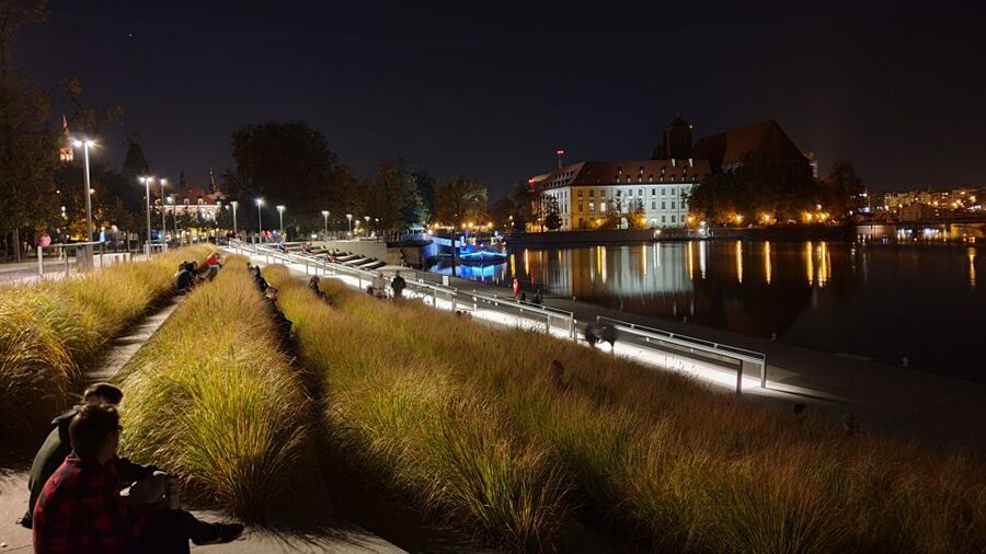 Wroclaw: Guided City Night Tour (2 hours) - Ending near Lessingbrücke or the dock, plus the optional gondola plan