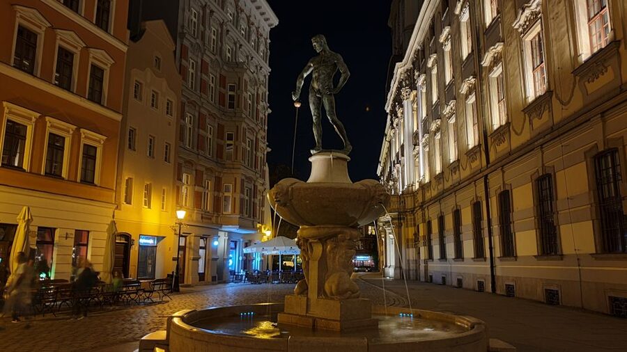 Wroclaw: Guided City Night Tour (2 hours) - How much is it worth at around $47 for two hours?