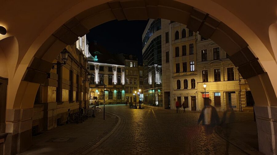 Wroclaw: Guided City Night Tour (2 hours) - Starting at Piwnica Świdnicka and the Market Square town-hall zone