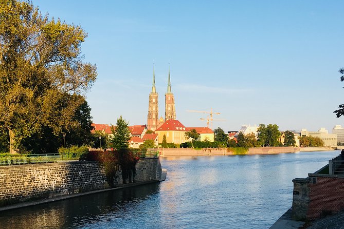 Wroclaw Old Town Guided Walking Tour - Jaś i Małgosia Tenements: The Love Story Behind the Archway