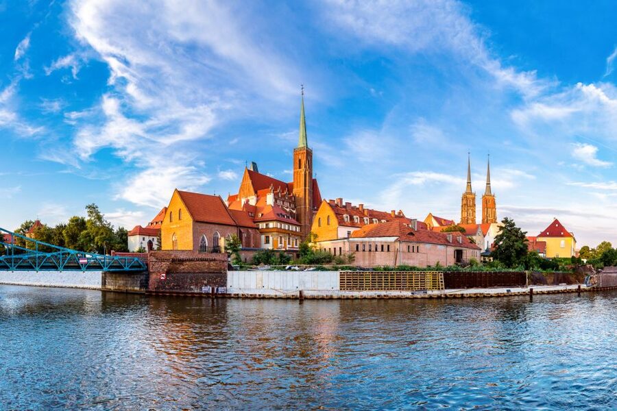 Wroclaw: Private Old Town Guided Walking Tour (2 hours) - Tumski Bridge to Ostrów Tumski, Then Wrocław Cathedral