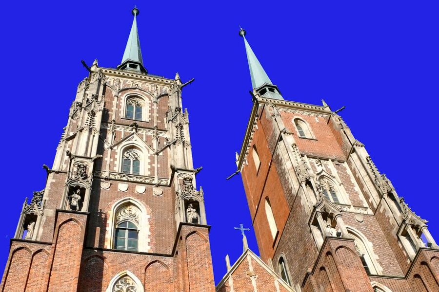 Wroclaw: Private Old Town Guided Walking Tour (2 hours) - The Oder Promenade at bulwar Xawerego Dunikowskiego, Views Plus a Short Cruise Option