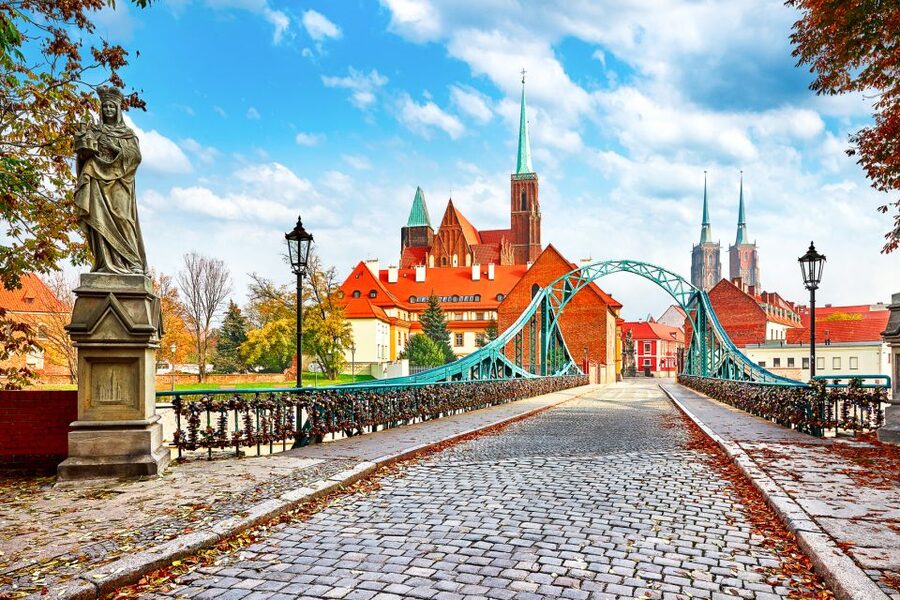 Wroclaw: Private Old Town Guided Walking Tour (2 hours) - Guide Style, Languages, and a Practical Audio Check
