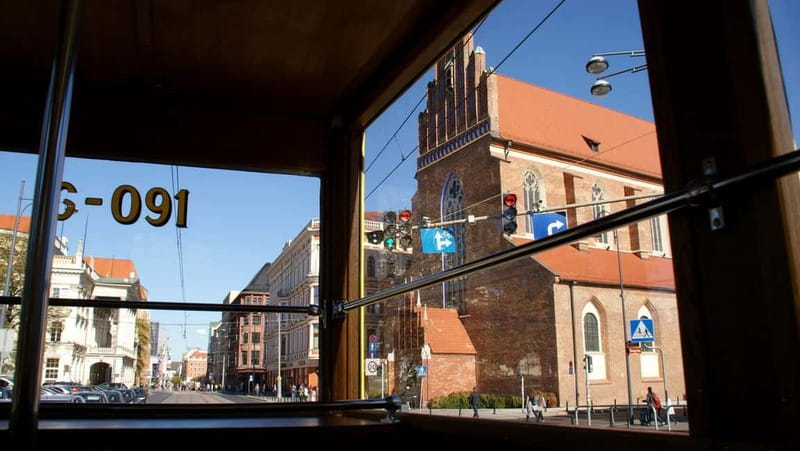 Wroclaw: Private Tour by smal Historic Tram 1,5h 13-16 seats - The Opera House start, Świdnicka Street, and the Wertheim moment