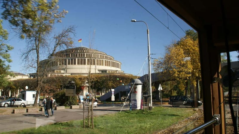Wroclaw: Private Tour by smal Historic Tram 1,5h 13-16 seats - Ostrów Tumski: where short guided time gives big payoff