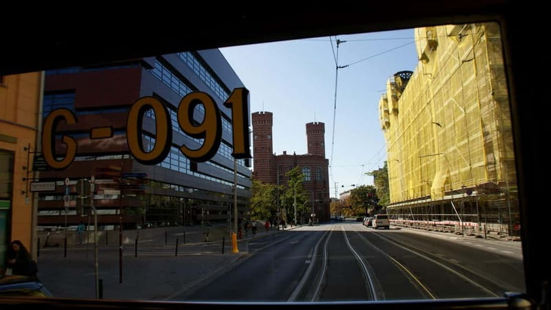 Wroclaw: Private Tour by smal Historic Tram 1,5h 13-16 seats - Wrocław fountain moments and the Grunwald Bridge return