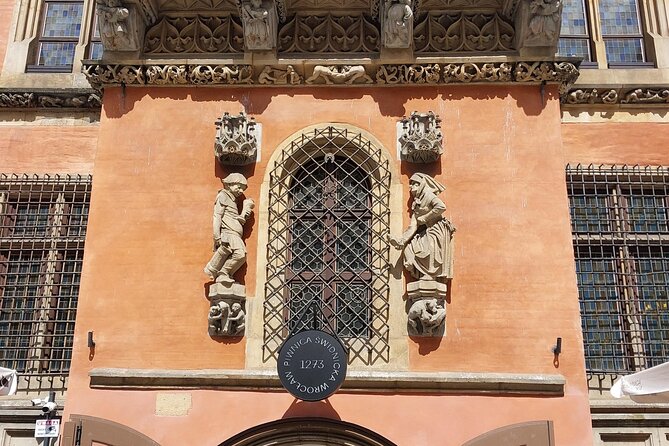 Wrocław’s Old Town: A Self-Guided History Tour - Jaś i Małgosia twin houses: fairy-tale fronts with real staying power