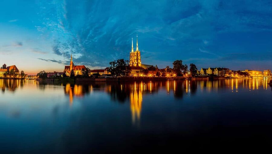 Wroclaw: Ticket for Old Town Christmas Cruise by Heated Ship - Christmas Decor and Music: What You’ll See Immediately