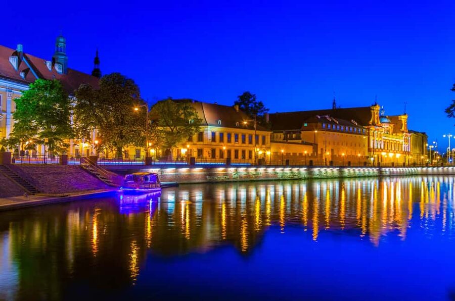 Wroclaw: Ticket for Old Town Christmas Cruise by Heated Ship - Mulled Wine and the Onboard Bar: What Makes It Feel Special