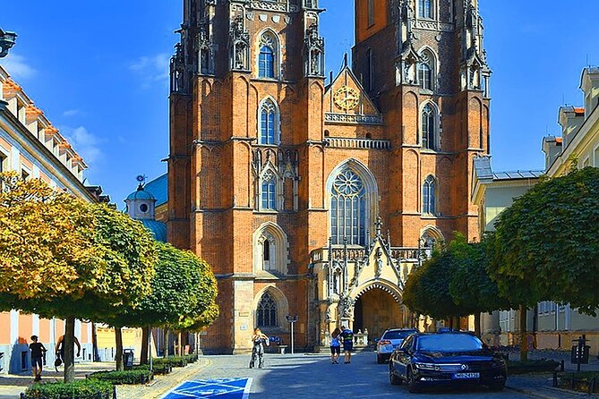 Wroclaw Walking Tour: Explore Top Sights & Hidden Gems - Market Square: your quick hit of scale, color, and street life