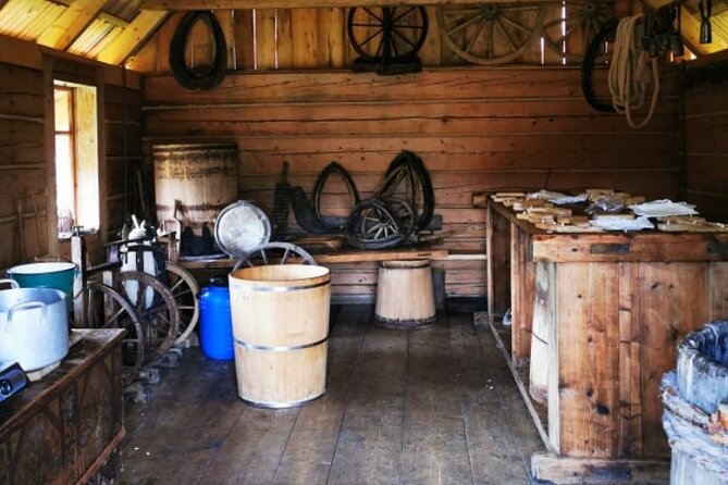 Zakopane Funicular Hill & Thermal Springs regular tour - Stop at Chochołów open-air museum: a quick taste of wooden village life