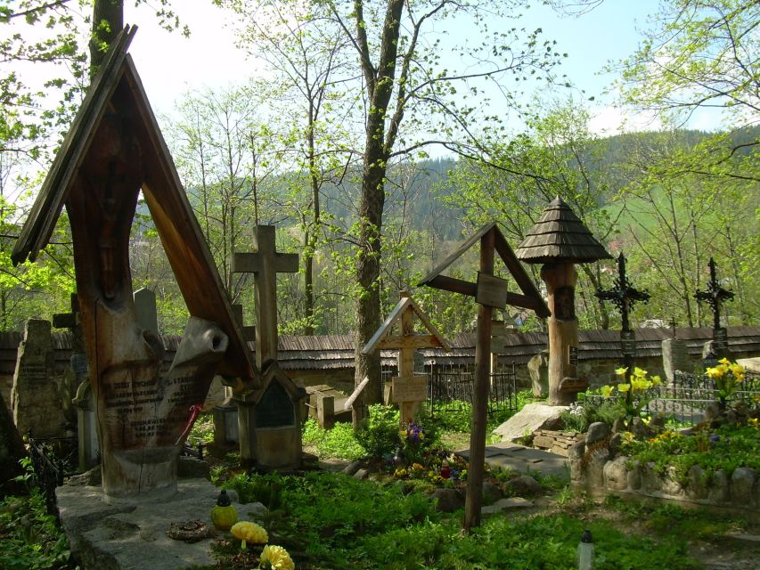 Zakopane & Tatra Mountains Private Full-Day Tour from Krakow - Zakopane markets and Krupówki Street lunch time